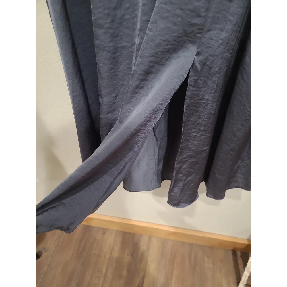Old Navy Gray Satin Pull on Midi Full Skirt elastic back, side vent Women SZ M